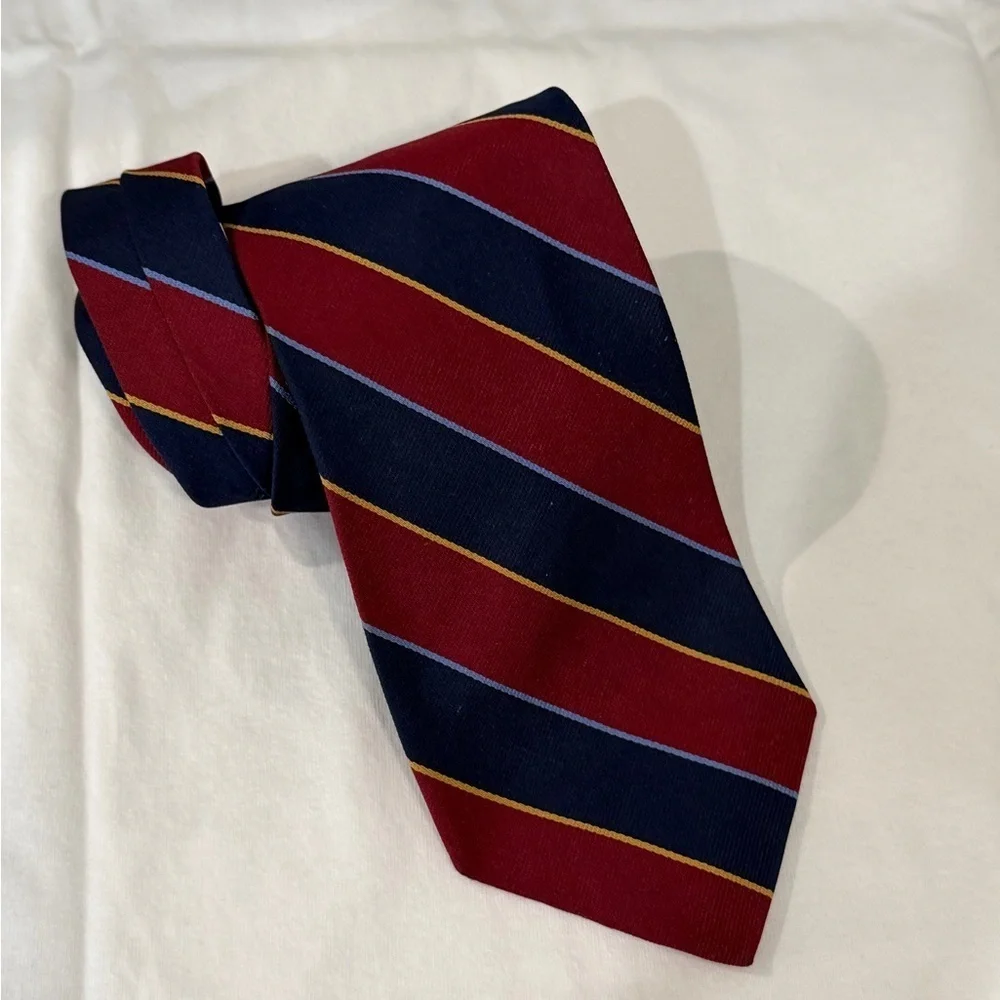 Brooks Brothers Red and Navy Striped Staple Power Tie 100% Silk Trad Ivy